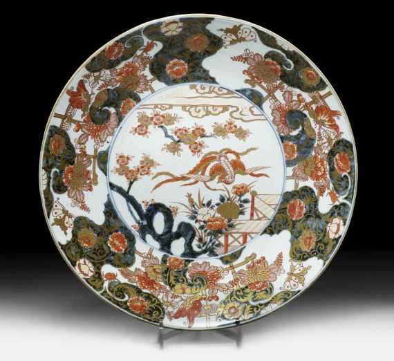 Appraisal: LARGE ROUND IMARI DISH Japan Arita circa D cm With