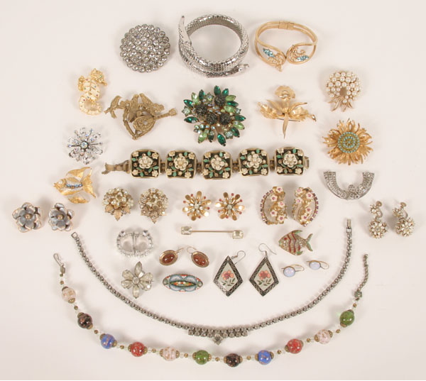 Appraisal: Large lot of pieces vintage costume jewelry including some Deco