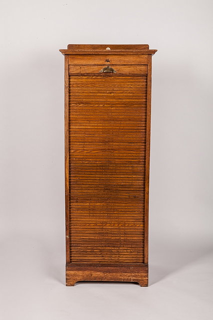 Appraisal: AN EDWARDIAN OAK FILING CABINET with tambour shutter front and