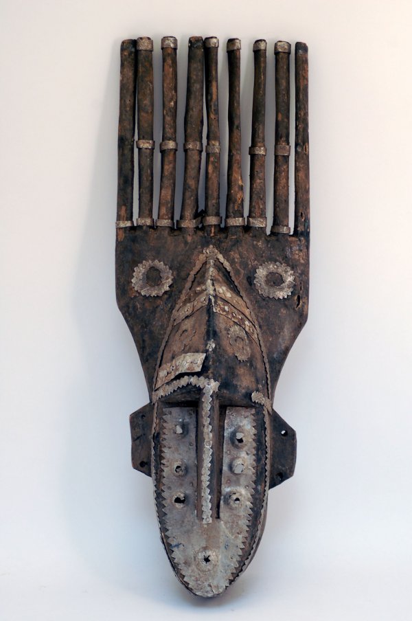 Appraisal: Mali Bambara N'tomo society mask of weathered wood with sawtooth