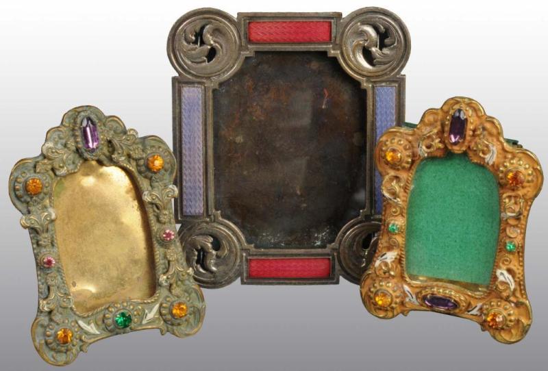 Appraisal: Lot of Antique Miniature Frames Description Includes a pair of