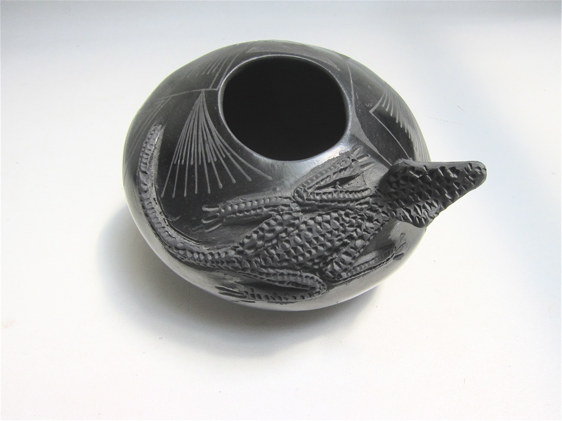 Appraisal: JOSE QUEZADA SOUTHWEST BLACKWARE LIZARD BOWL with etched and burnished