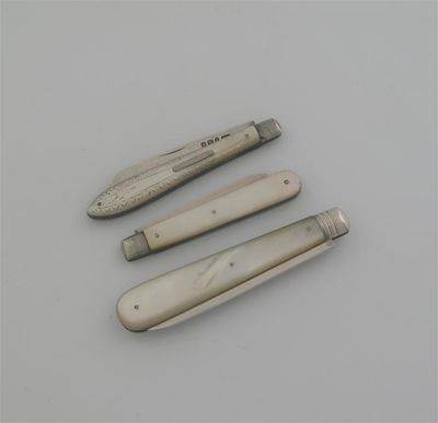 Appraisal: Three folding fruit knives mother of pearl handles mixed makers