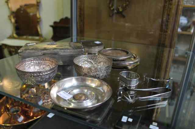 Appraisal: A SMALL QUANTITY OF MISCELLANEOUS SILVER WARES including a silver