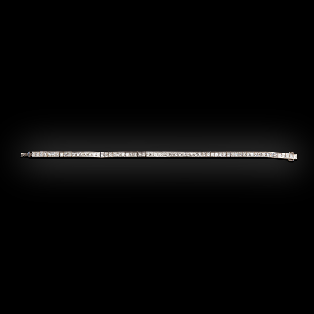 Appraisal: A diamond set line braceletset with a single row of