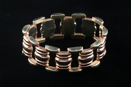 Appraisal: K YELLOW GOLD FASHION BRACELET Composed of oval double rope