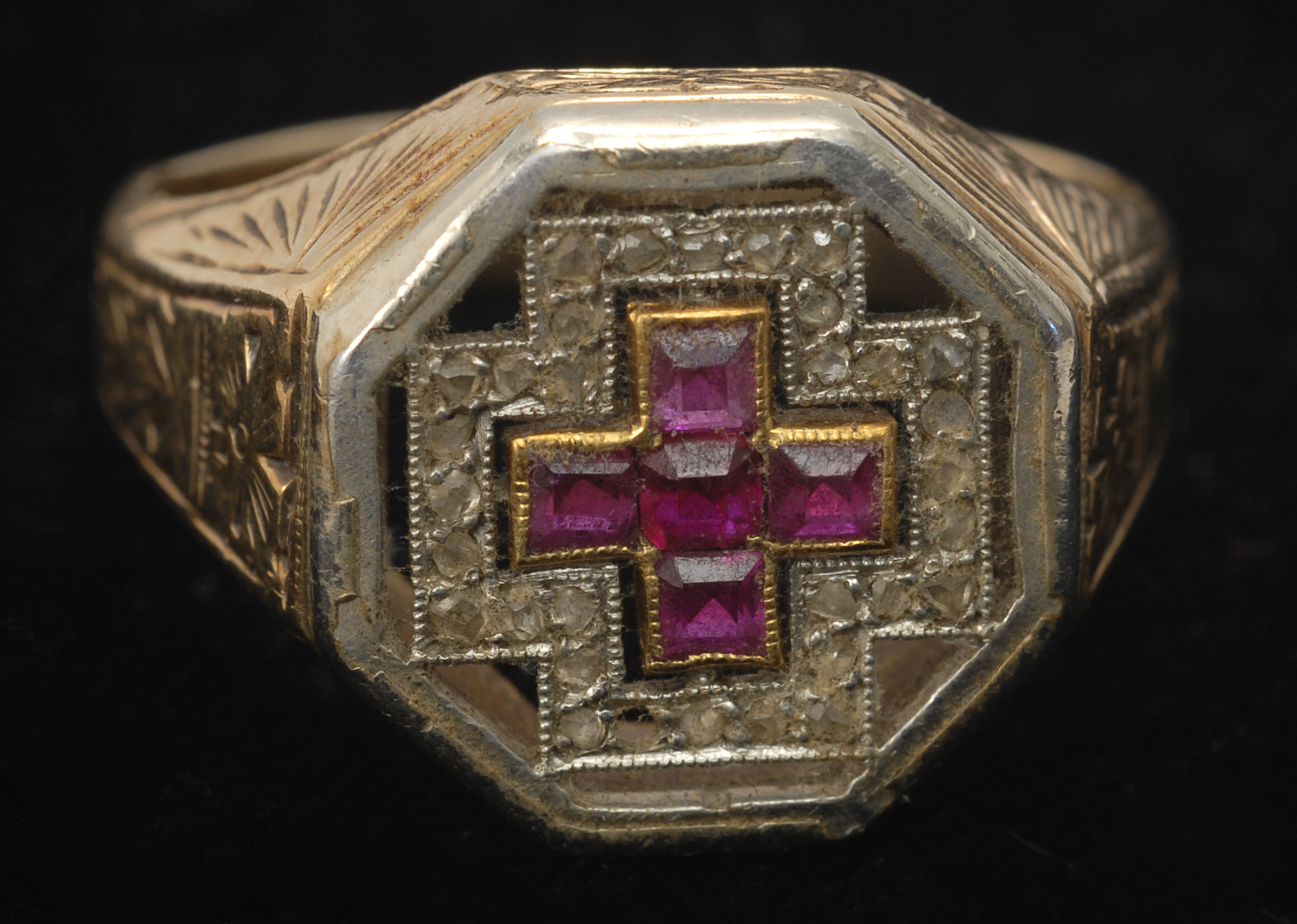 Appraisal: KT YELLOW GOLD DIAMOND AND RUBY MASONIC RING Circa In