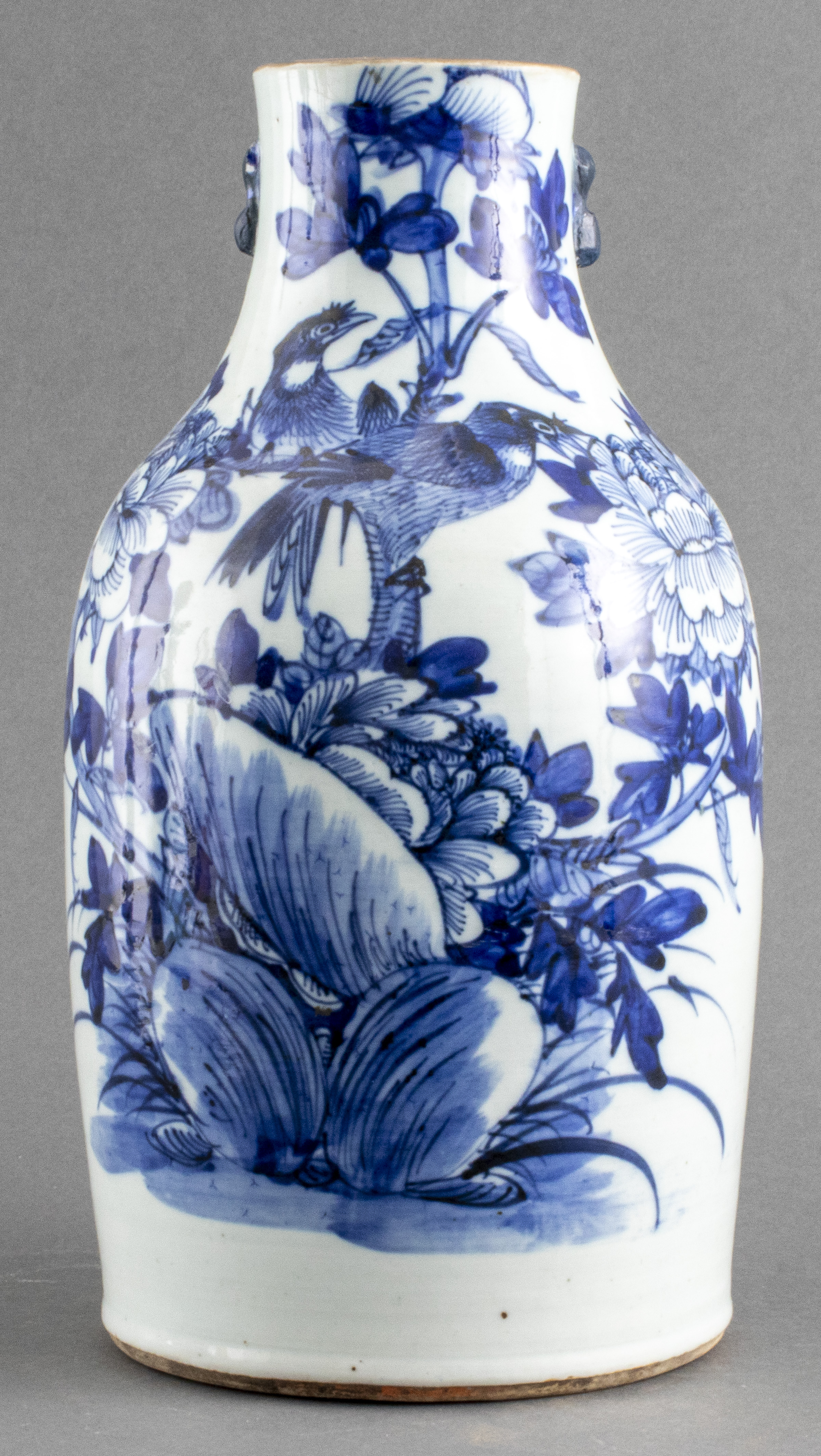 Appraisal: CHINESE EXPORT PORCELAIN BLUE WHITE VASE Chinese export porcelain blue