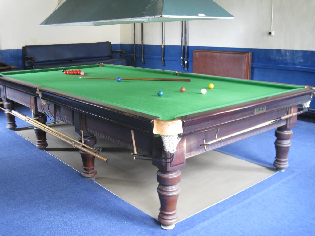 Appraisal: A full sized Snooker Table on turned supports complete with