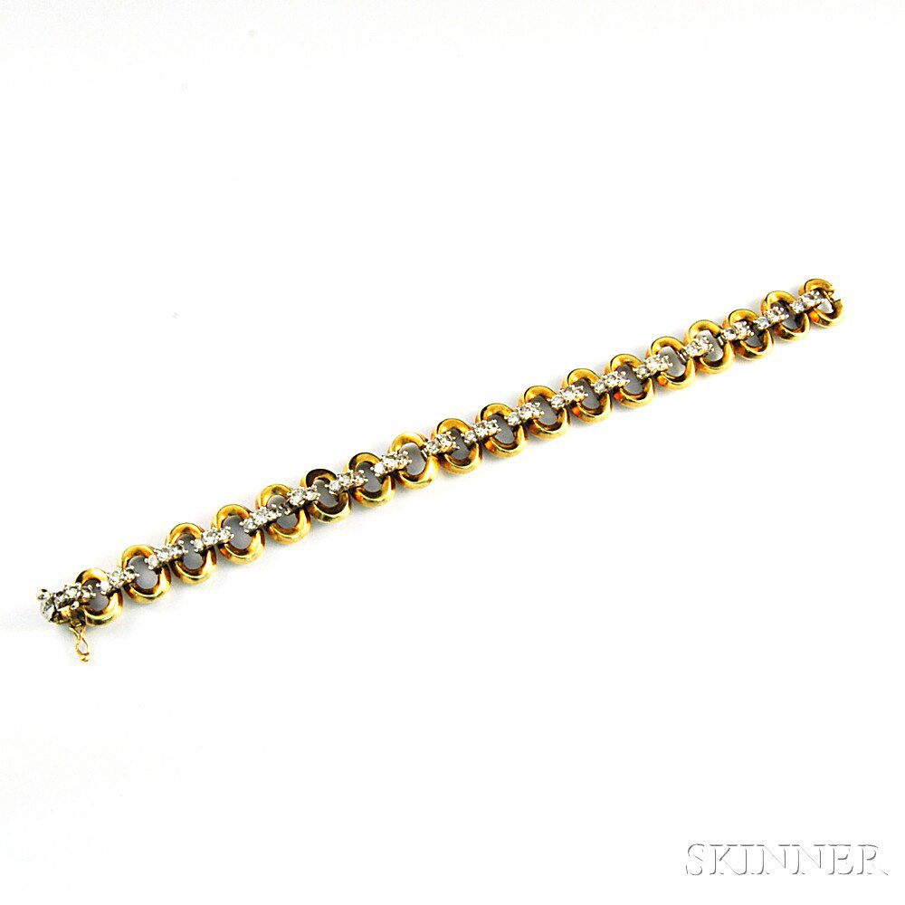 Appraisal: kt Gold and Diamond Bracelet the oval links joined with