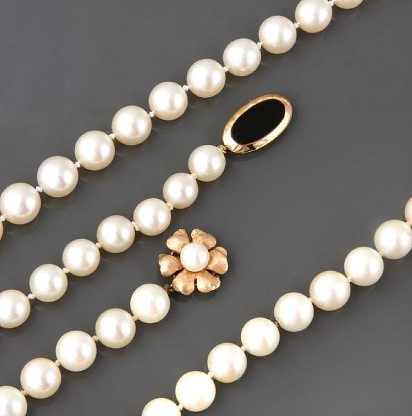 Appraisal: A collection of two single strands of cultured pearl necklaces