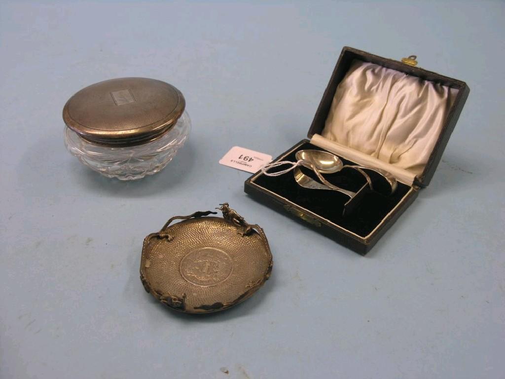 Appraisal: A cased silver christening pair consisting of spoon and pusher