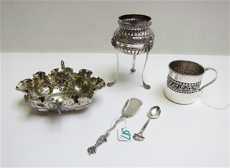 Appraisal: FIVE SILVER HOLLOWWARE AND FLATWARE PIECES bowl split handle having