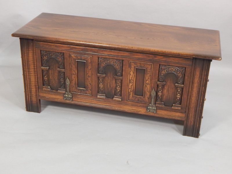 Appraisal: A reproduction oak coffer with hinged lid and fall front