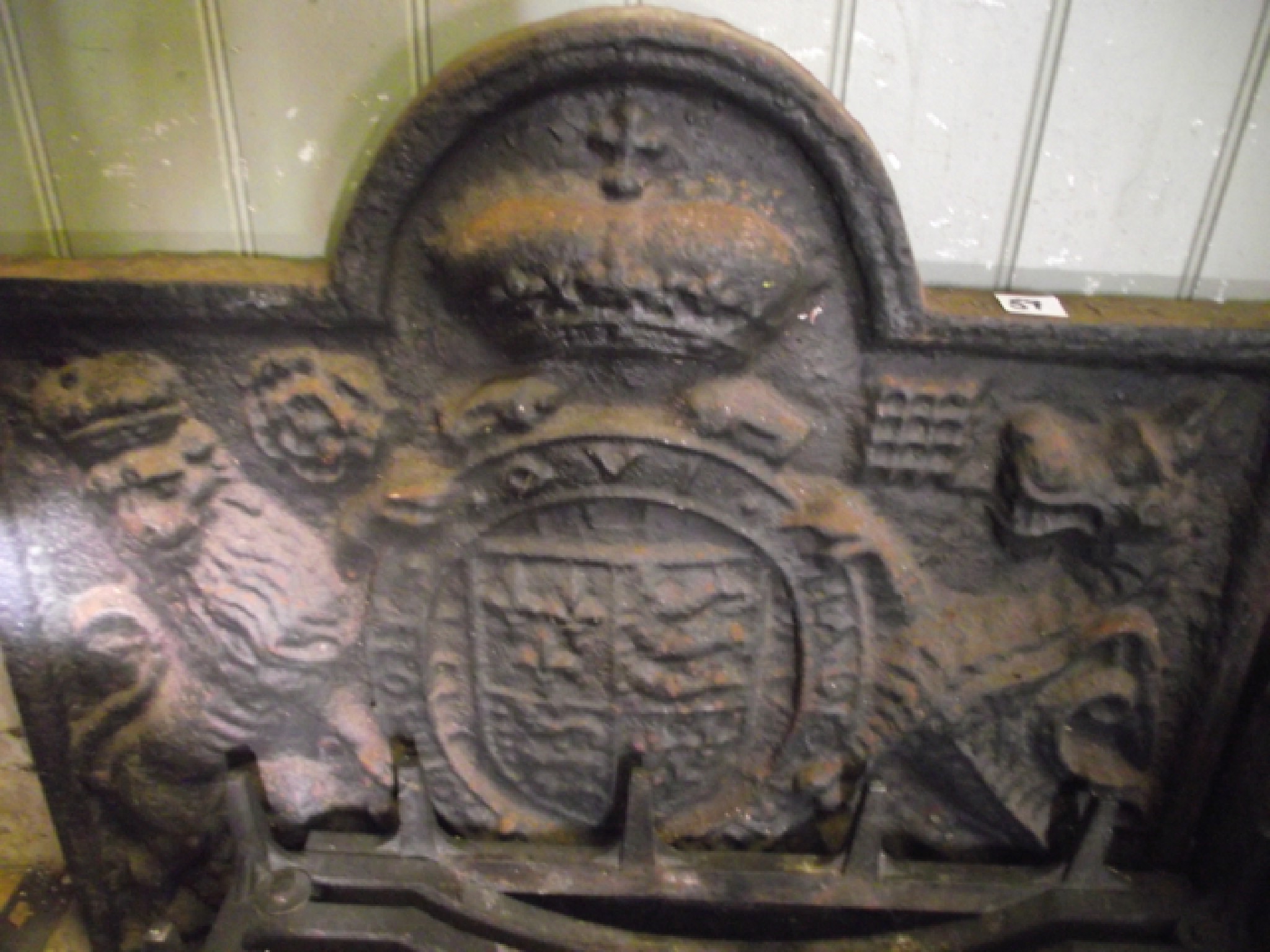 Appraisal: A heavy reproduction cast iron fire back of rectangular form