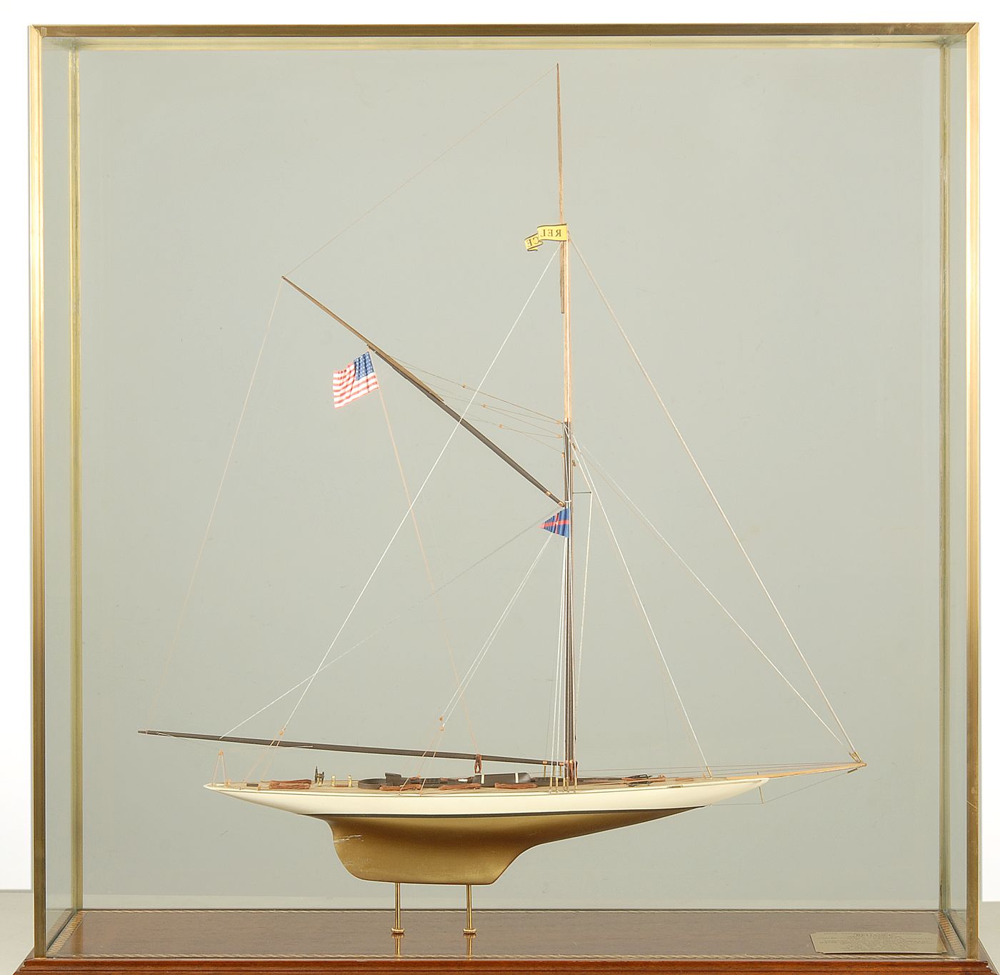 Appraisal: CASED MODEL OF THE AMERICA'S CUP DEFENDER RELIANCEHull painted white