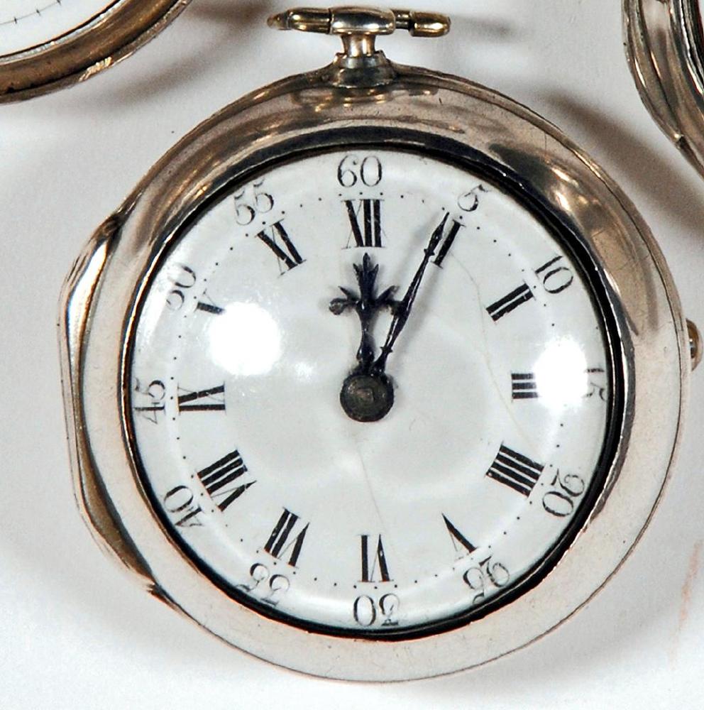 Appraisal: A GENTLEMAN'S GEORGE III SILVER PAIR CASED POCKET WATCH the