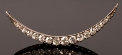 Appraisal: A Victorian crescent brooch of seventeen graduated stones in silver