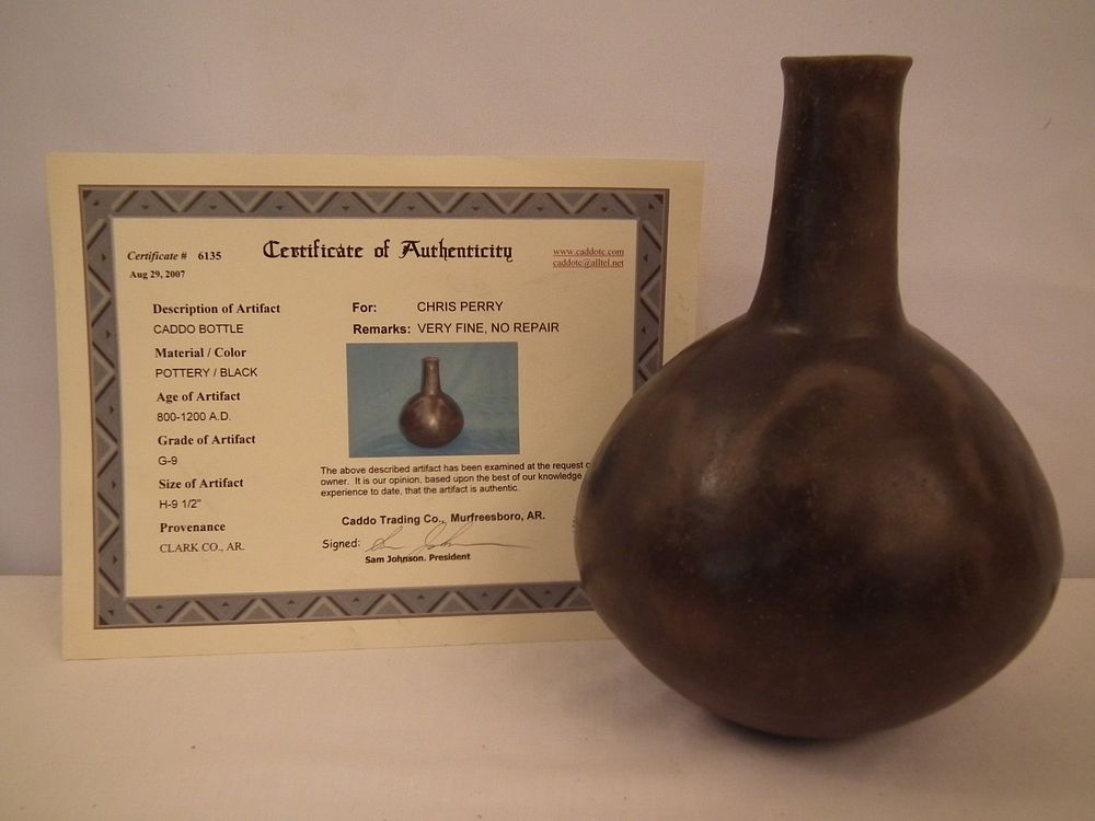 Appraisal: CADDO POTTERY BOTTLE Early Native American Caddo pottery bottle circa