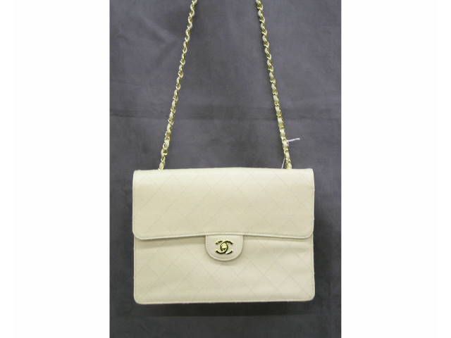 Appraisal: Chanel handbag ivory stitched diamond leather flap toggle clasp chain