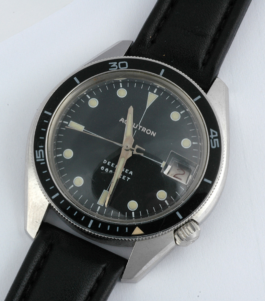 Appraisal: A GENTS BULOVA ACCUTRON WRISTWATCH Circa Having a black dial