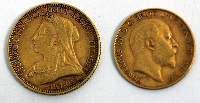 Appraisal: AN GOLD SOVEREIGN and a half sovereign