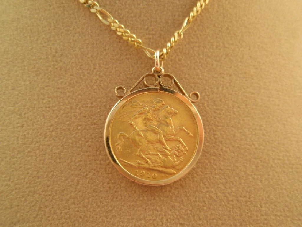 Appraisal: A full sovereign set as a pendant in ct gold