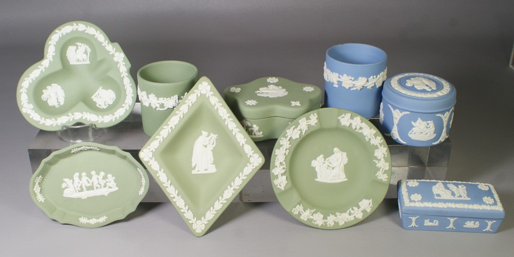 Appraisal: Pieces of Wedgwood Jasperware including green white covered box pin