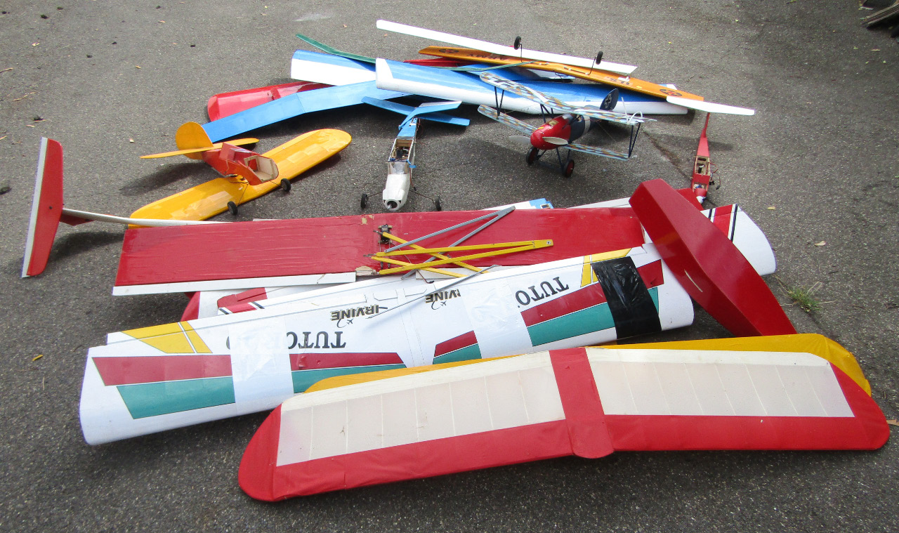 Appraisal: Four incomplete remote controlled aircraft and various remote controlled model