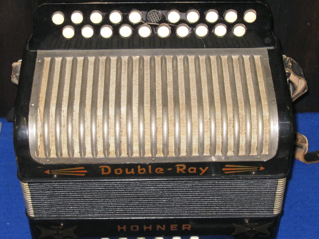 Appraisal: Hohner double-ray accordion