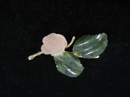 Appraisal: Yellow gold and rose quartz flower brooch Unusual rose quartz