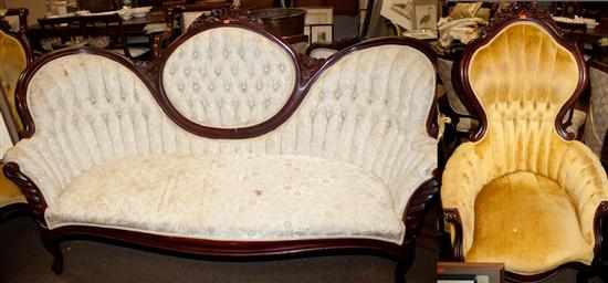 Appraisal: Victorian style button-back upholstered settee Estimate - All property is