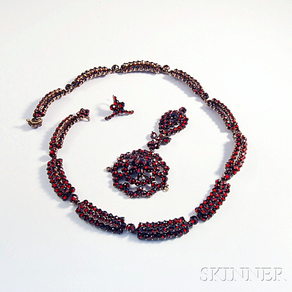 Appraisal: Garnet Necklace and Pendant each section of the necklace with