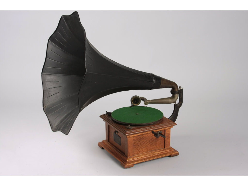 Appraisal: Antique Victor II Horn Phonograph serial ca early th c