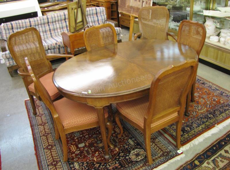 Appraisal: A Henredon Folio IV Queen Anne dining table with six