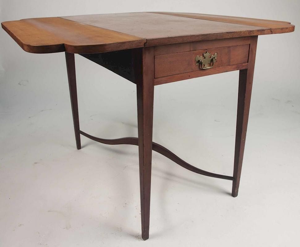 Appraisal: Pembroke Table Pembroke table with drop leaves and single drawer