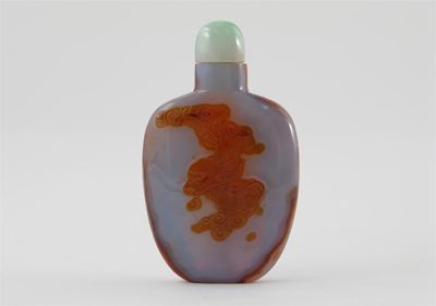 Appraisal: A good Chinese agate snuff bottle with a jadeite stopper