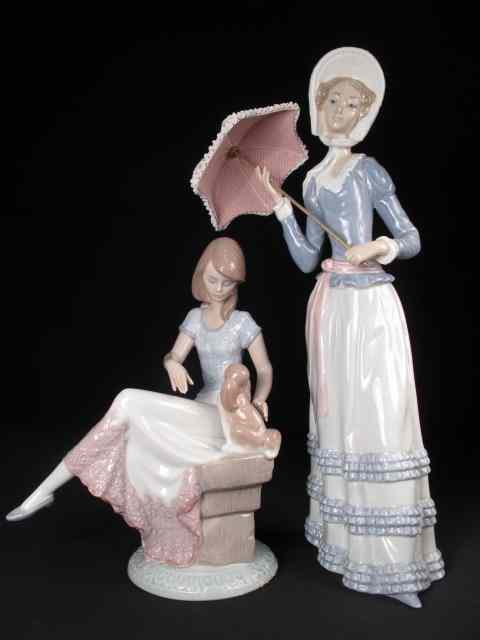 Appraisal: Group lot of two Lladro porcelain figurines Includes ''Picture Perfect''