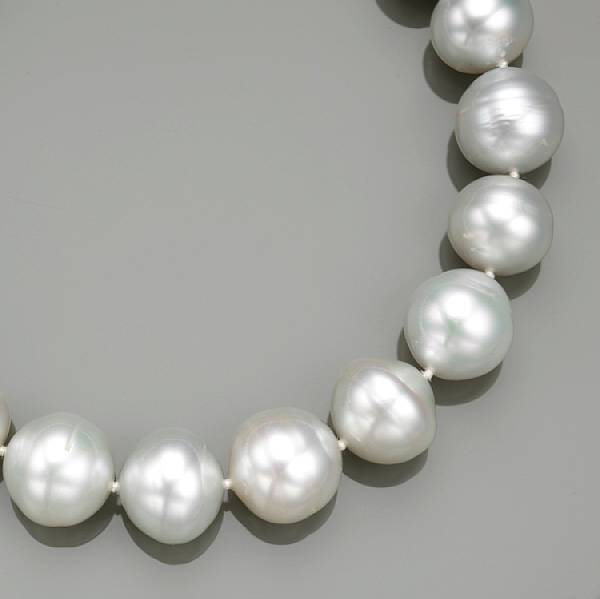 Appraisal: A graduated baroque South Sea cultured pearl diamond and k