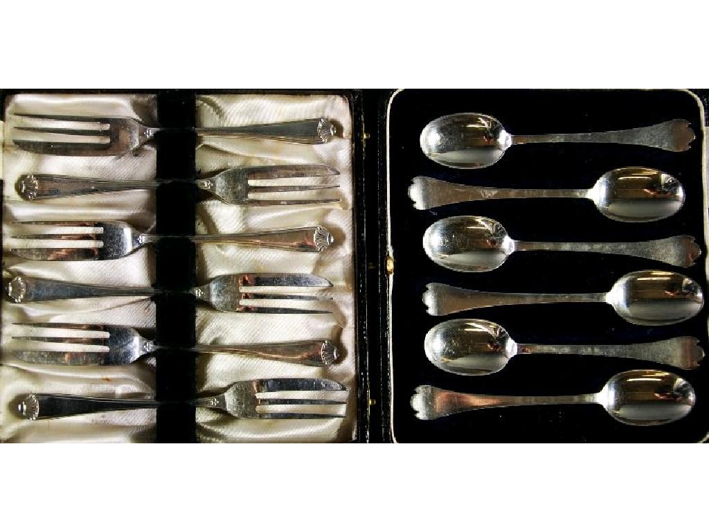 Appraisal: CASED SET OF SIX GEORGE V SILVER TEASPOONS with trefoil