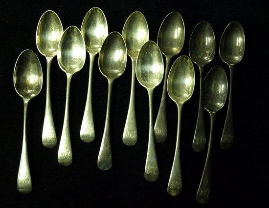 Appraisal: Twelve old English pattern teaspoons WG S Sheffield