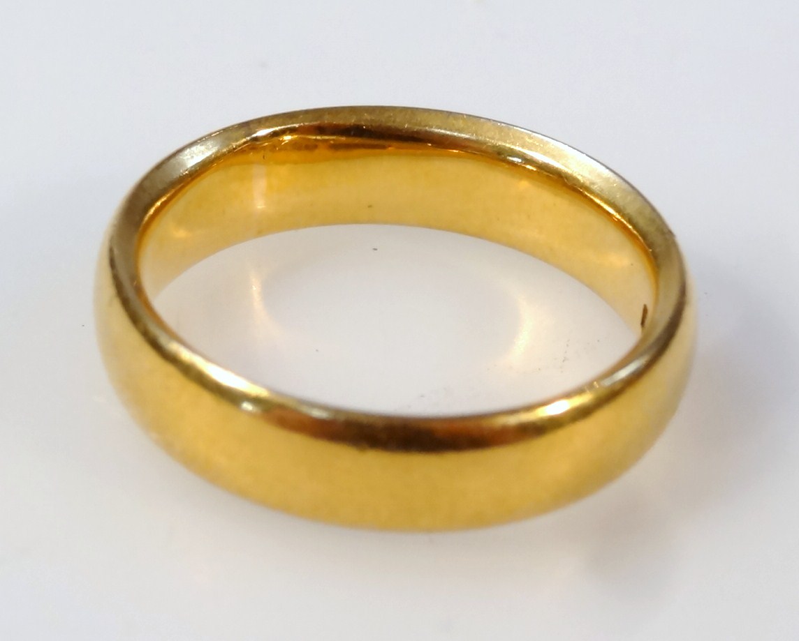 Appraisal: A ct gold circular wedding band size J-K g