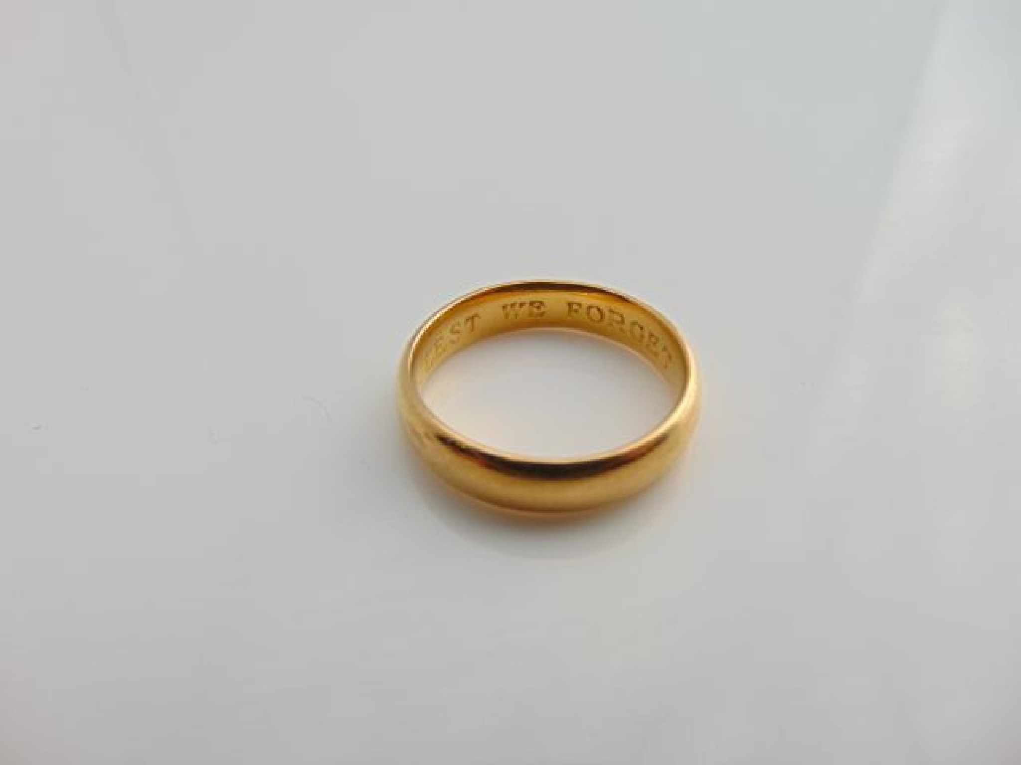 Appraisal: A ct gold wedding band inner band with inscription Lest