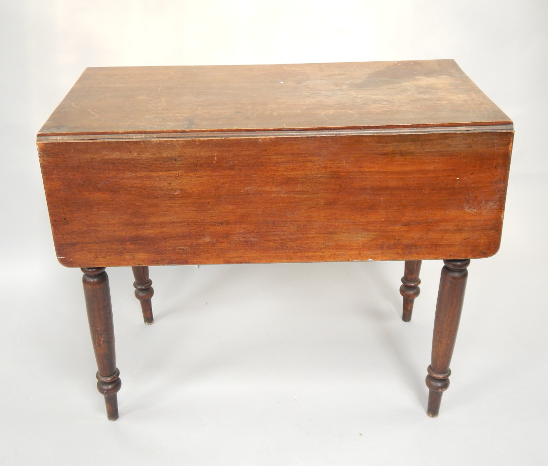 Appraisal: A Victorian mahogany Pembroke table with single drawer to end