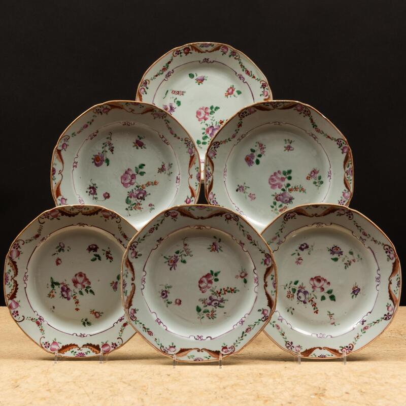 Appraisal: Set of Eighteen Chinese Export Famille Rose Porcelain Plates Unmarked