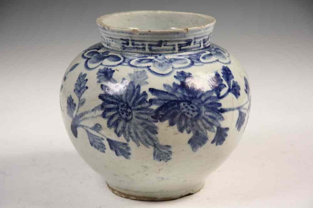 Appraisal: KOREAN VASE - Korean th th c Yi Dynasty blue