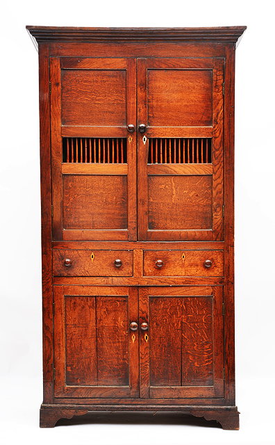 Appraisal: AN OAK AND PINE DOLE CUPBOARD the upper panelled doors