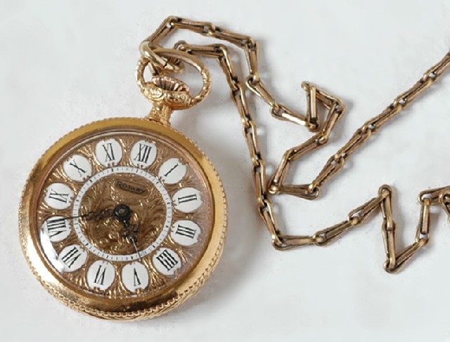 Appraisal: LADIES ENGRAVED ROTARY POCKET WATCH IN CT GOLD TO A