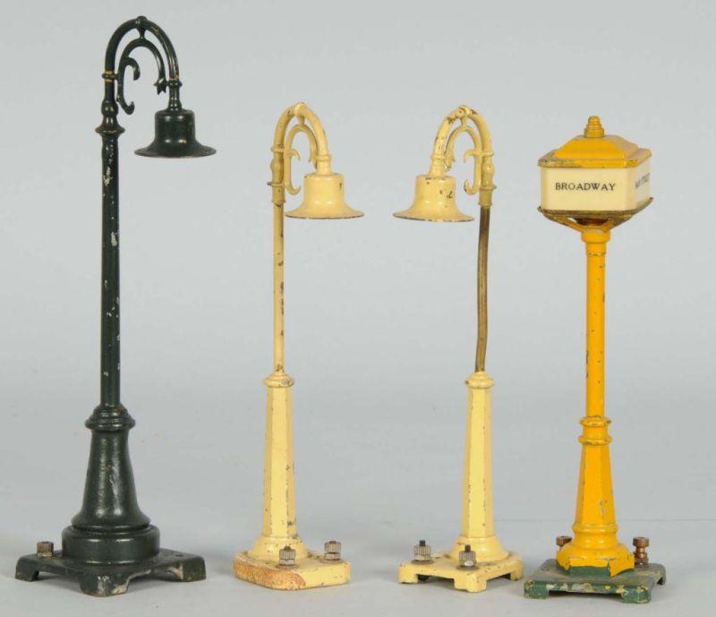 Appraisal: Lot of Lionel Lamp Posts Description Includes two lamp posts