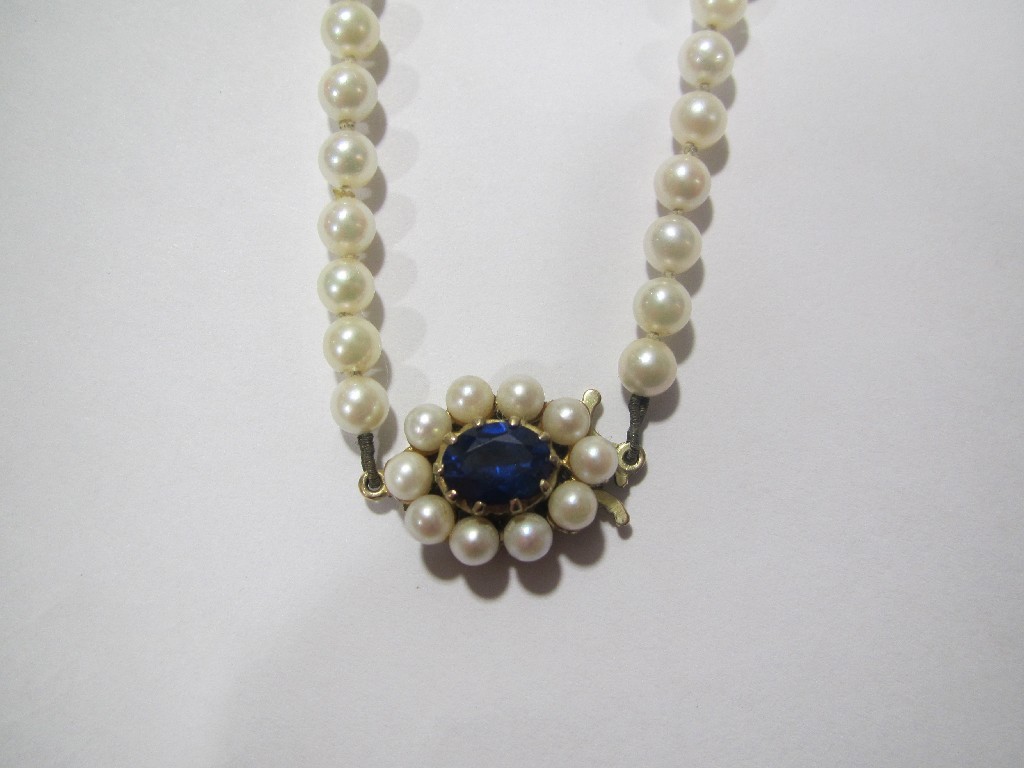 Appraisal: String of graduating cultured pearls with ct gold pearl and